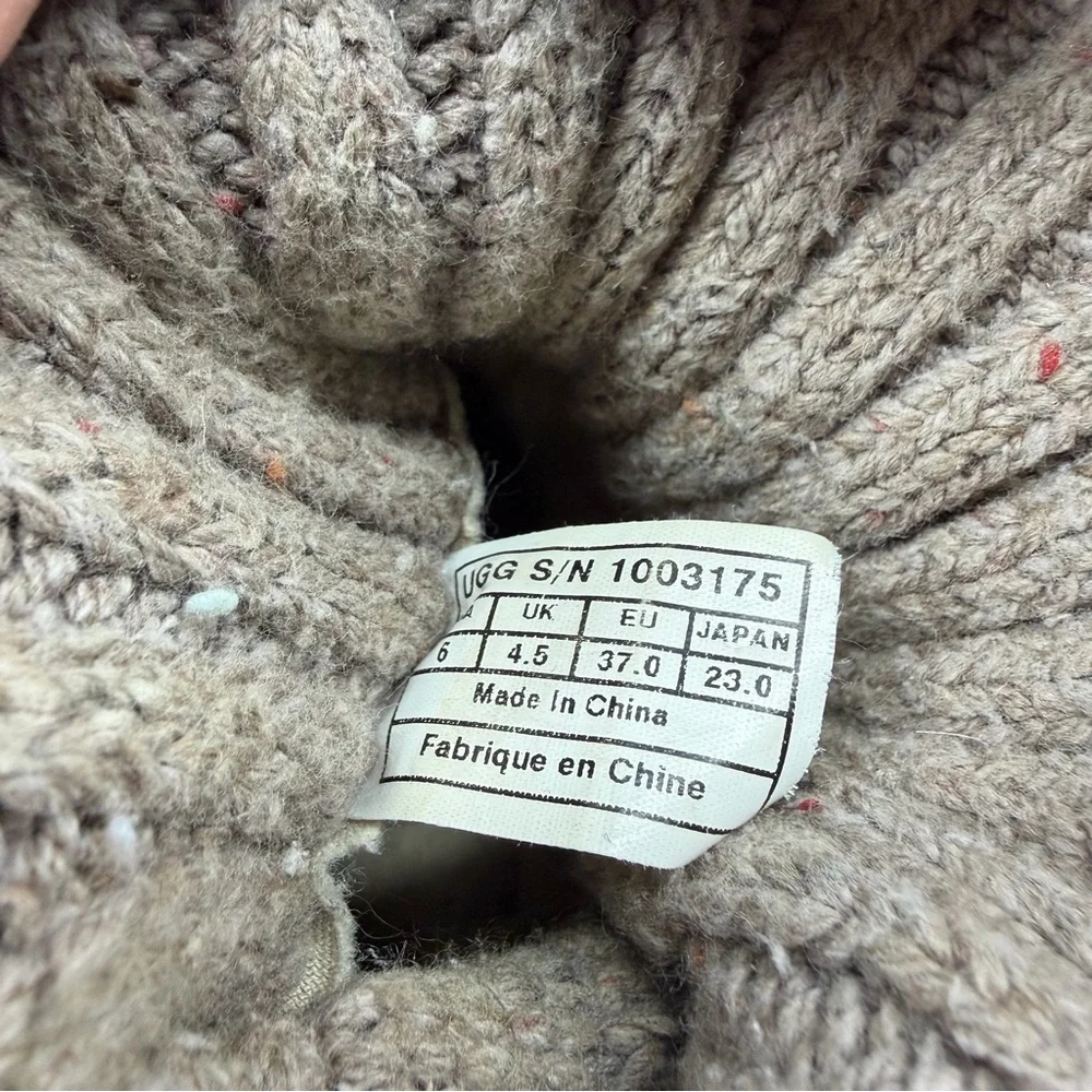 UGG 1003175 Cambridge Boots Size‎ 6 tan sweater knit